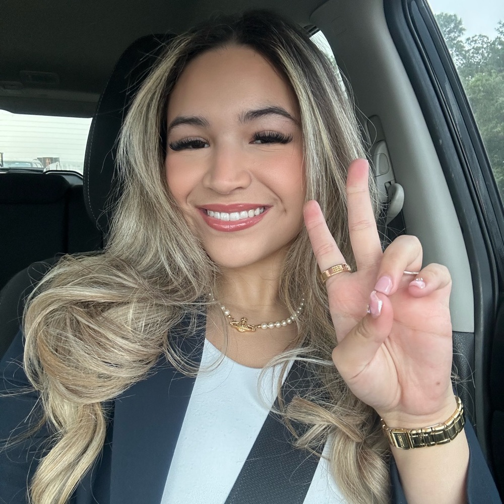 Meet your Posher, Karynes